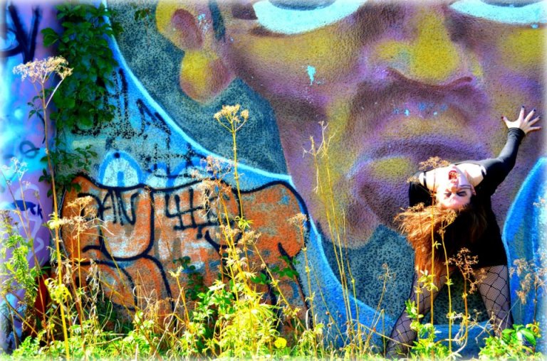 299746_214190231975452_516064534_n